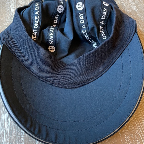 Lululemon Women’s Hat with Zipper - Picture 6 of 10